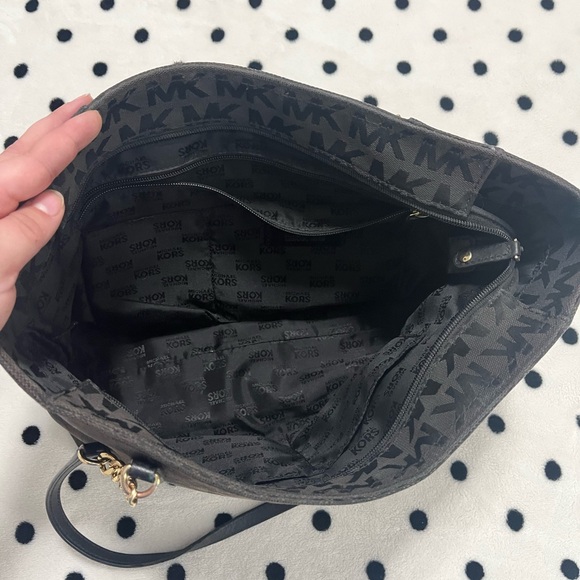 Michael Kors Jet Set Tassel Chain Tote - Picture 14 of 14